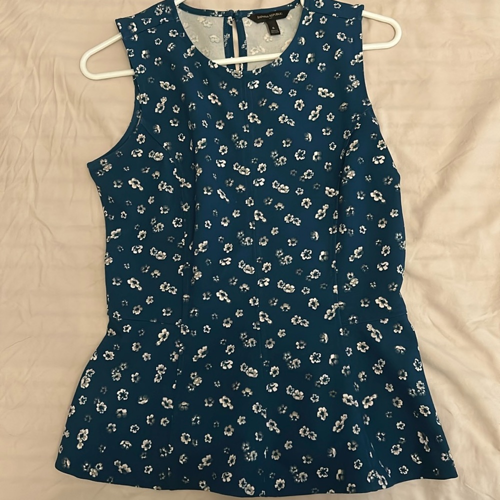 Banana republic peplum blue floral shell
